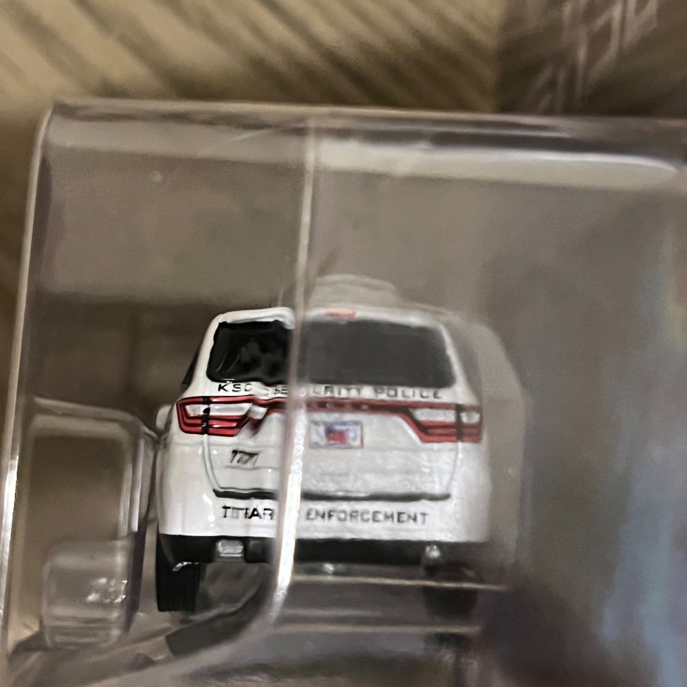 Greenlight 1/64 Scale 2017 Dodge Durango KSC Police - Picture 5 of 5